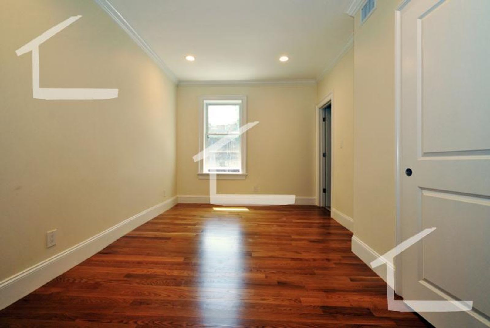 Charming 10 Bedroom- No Broker Fee-Rooftop Deck – photo 3