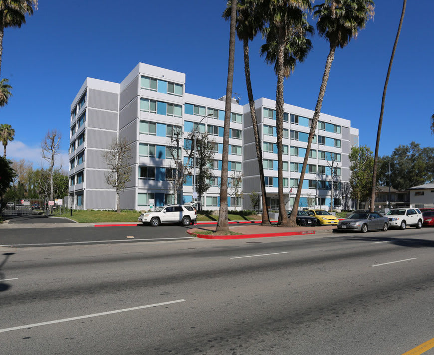 15211 Sherman Way – photo 5