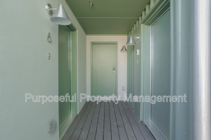 934 Hangar Drive 6 – photo 1