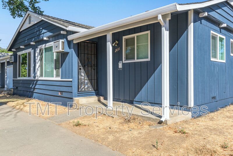 2431 33rd St. – photo 1