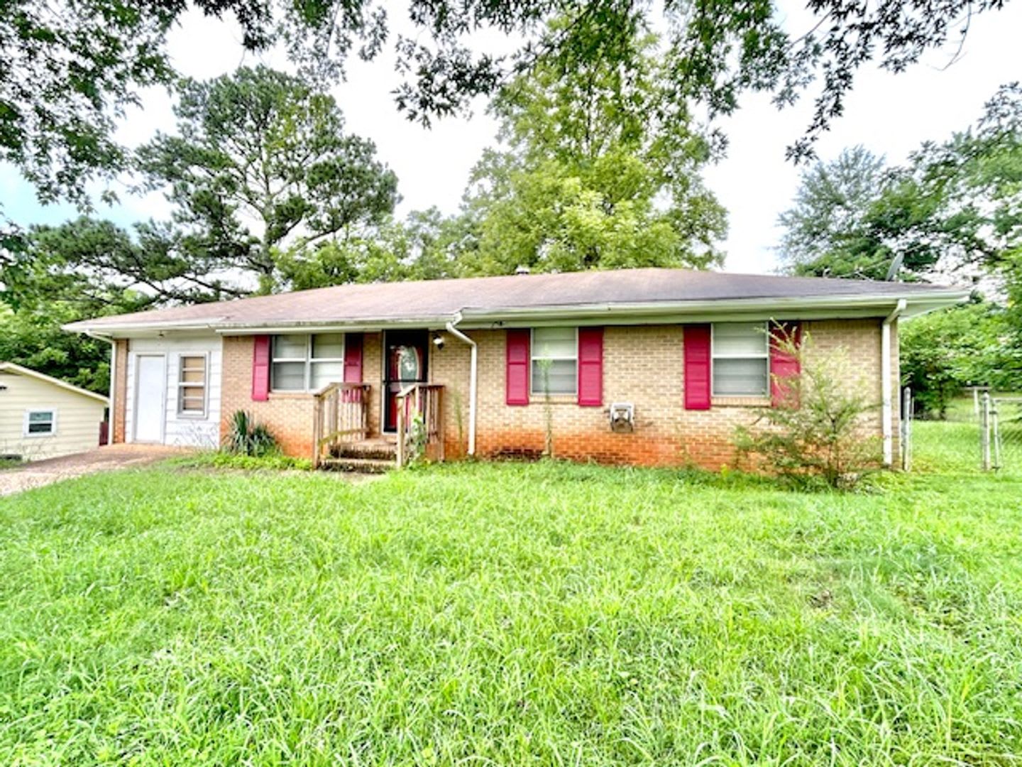 Charming & Updated Single-Family Home in Huntsville! – photo 1