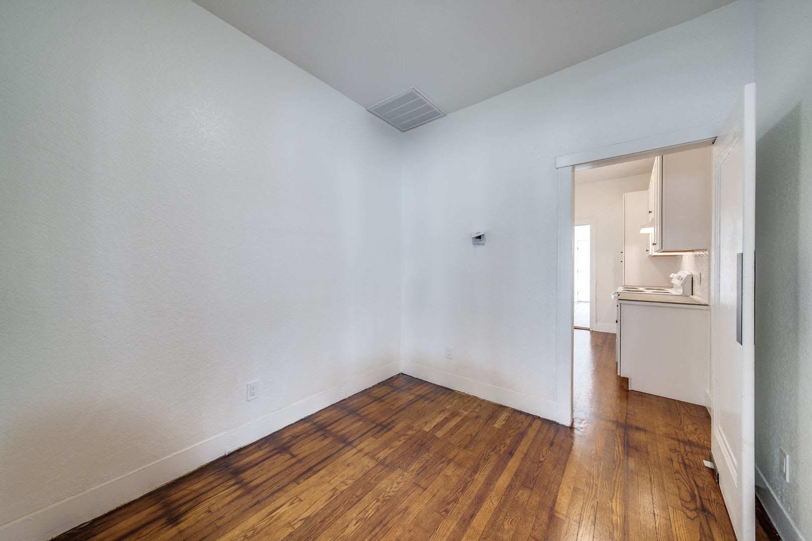 RENOVATED 3-BEDROOM DUPLEX IN TOBIN HILL – photo 5