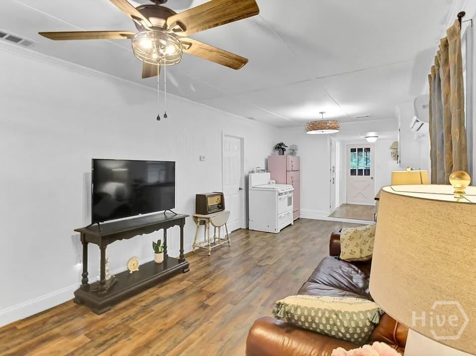 304 E Fourth Street – photo 4