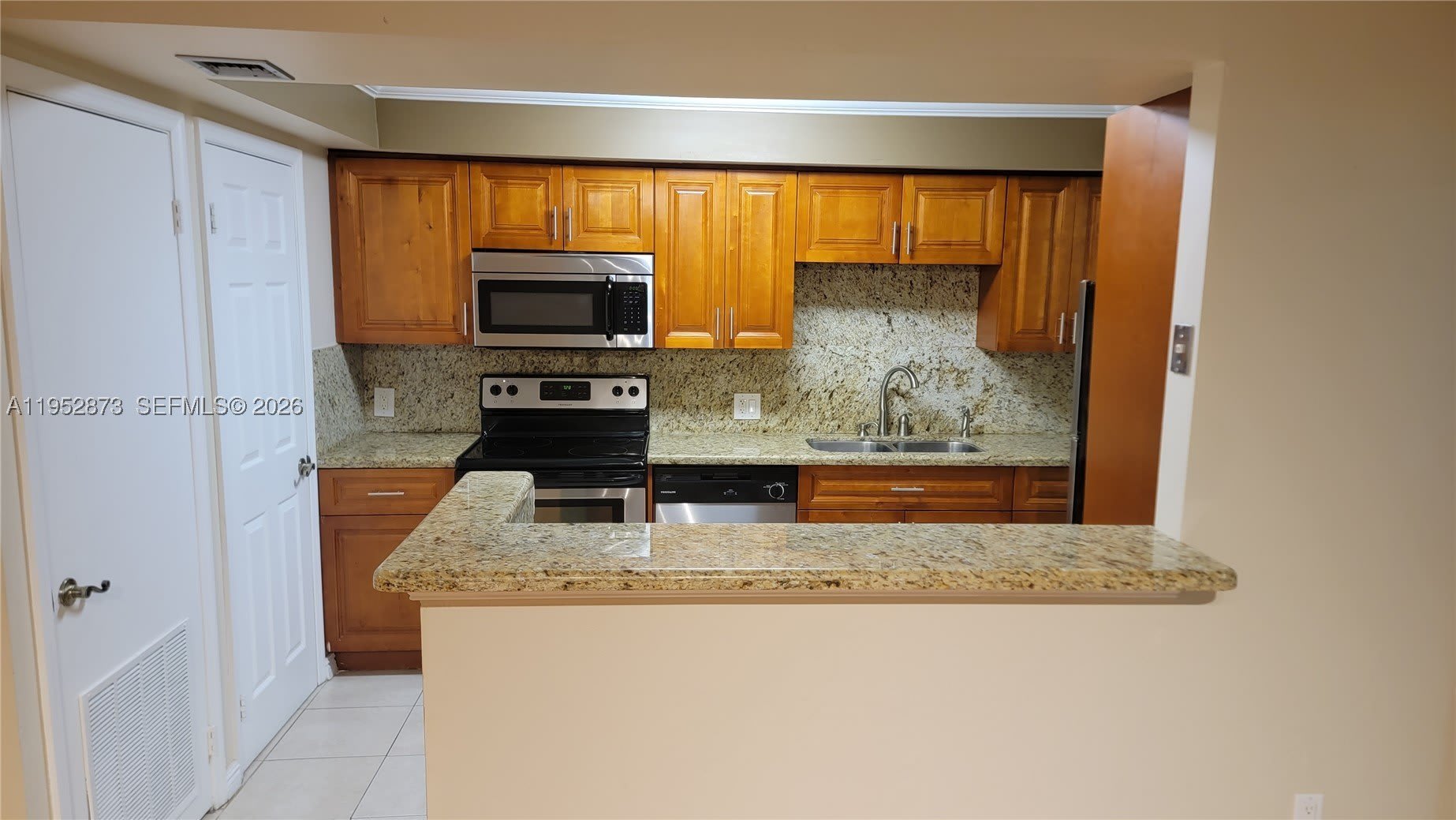8401 SW 107th Ave – photo 2