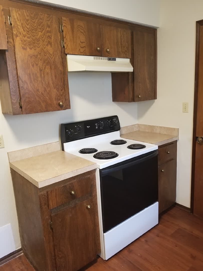 812 E Macarthur St – photo 2