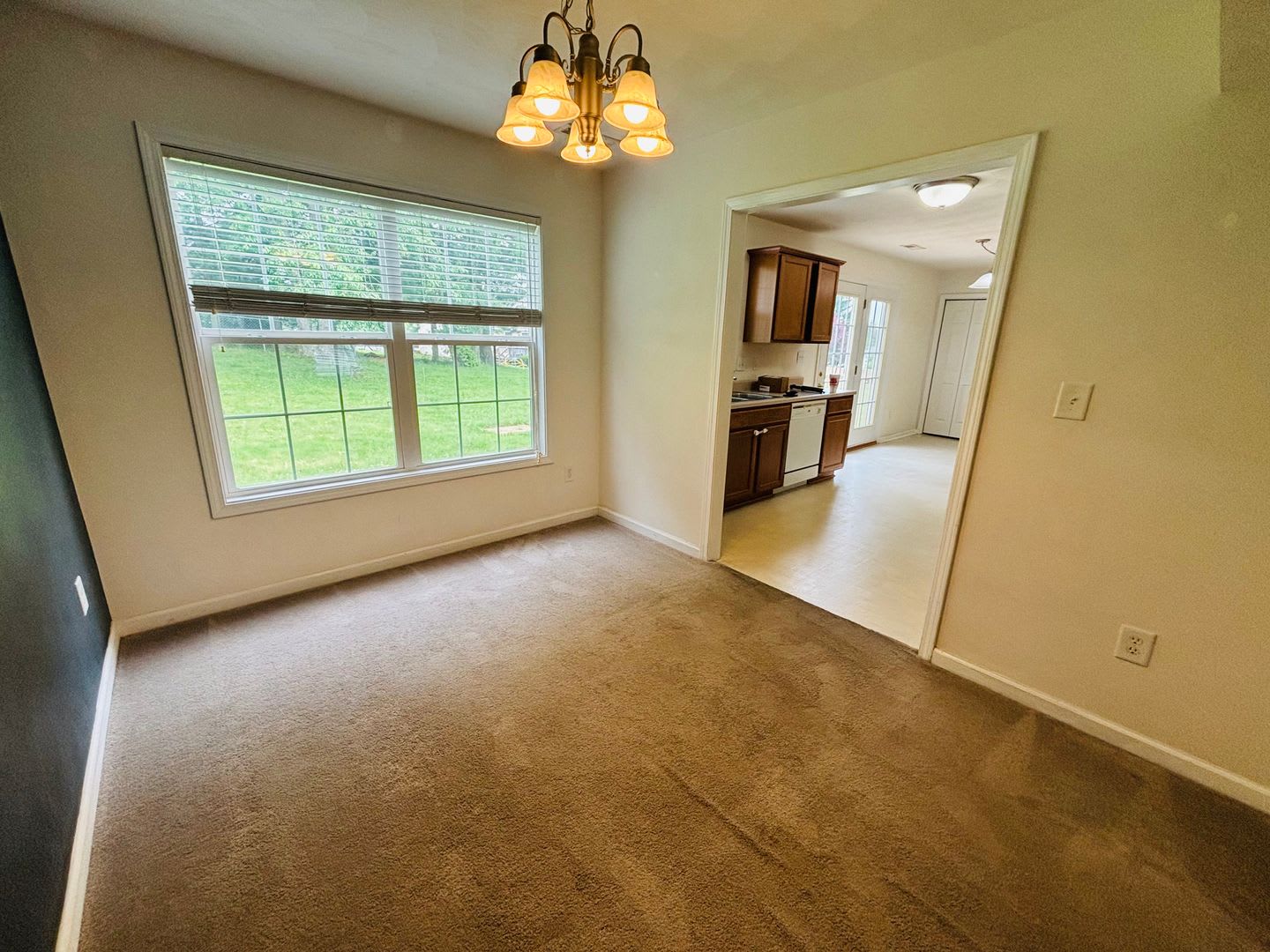 4 Bedroom 2.5 Half Bath House with 2 Car Garage – photo 4