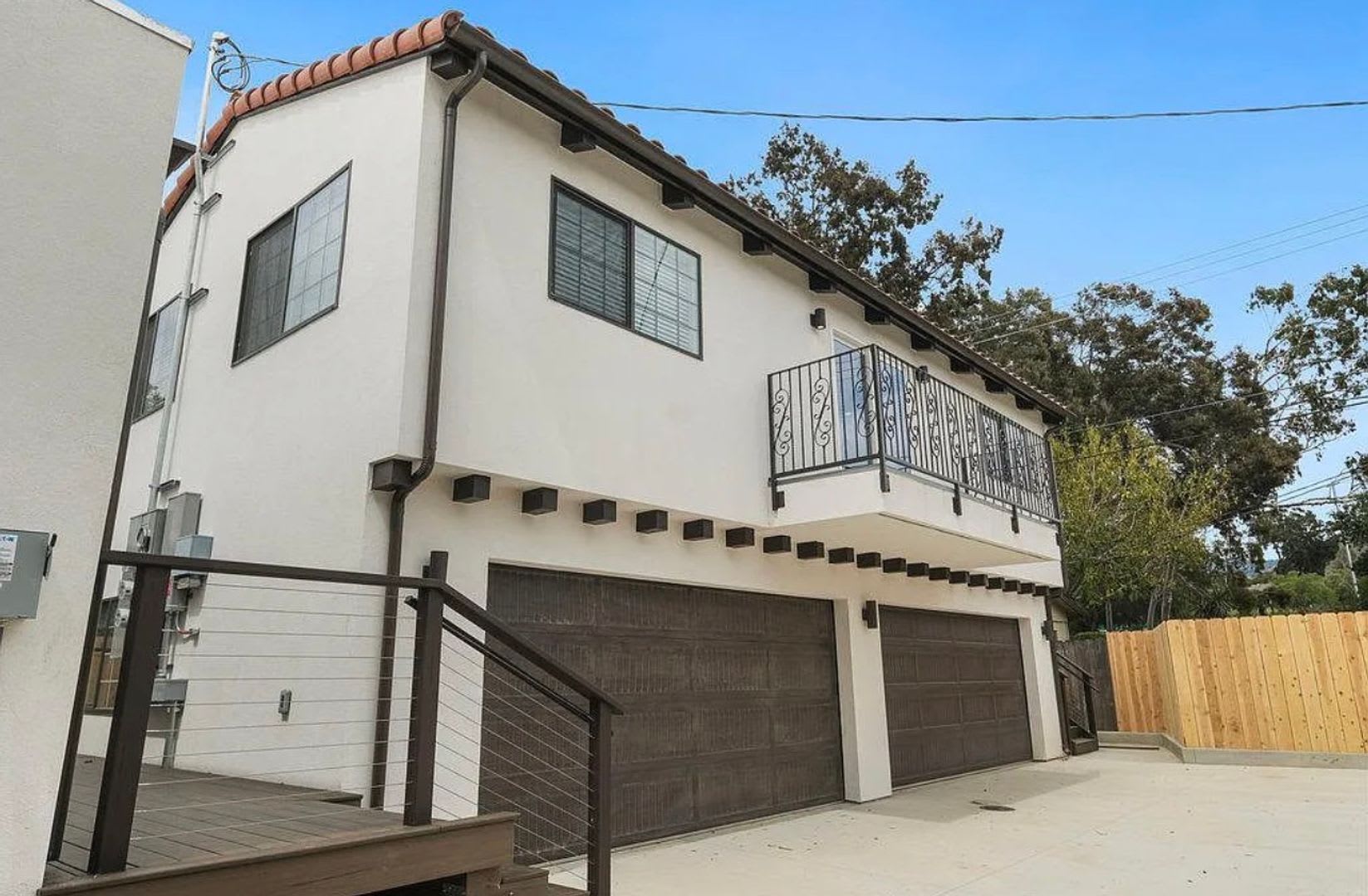 550 Hathaway Ave – photo 1