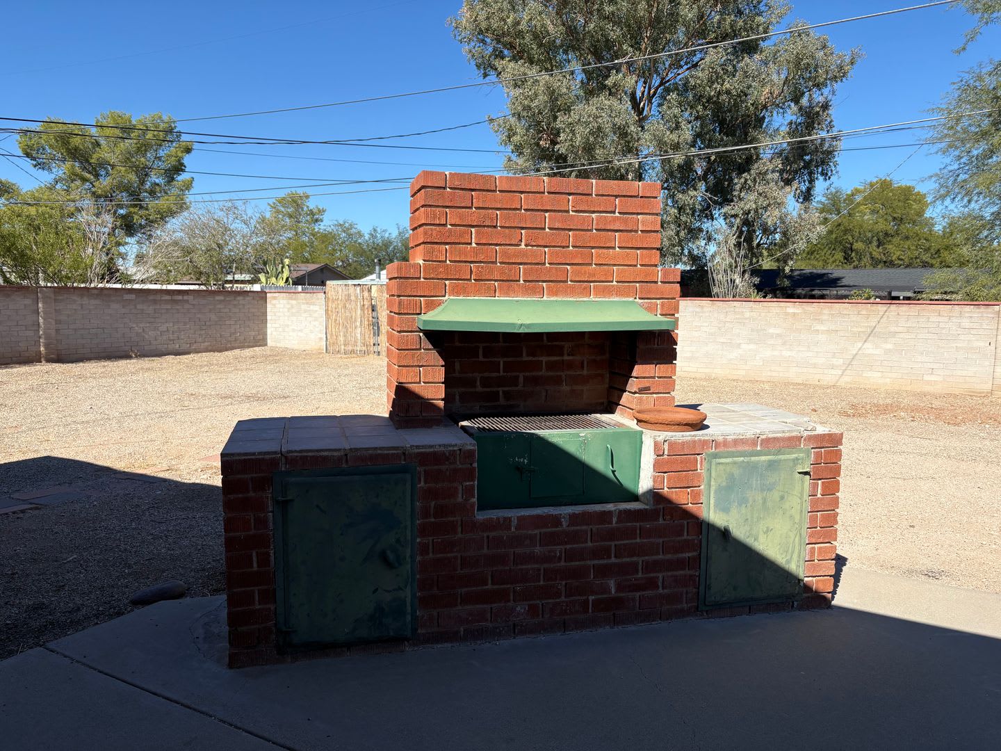 3-bedroom, 2-bathroom home with large backyard – photo 3