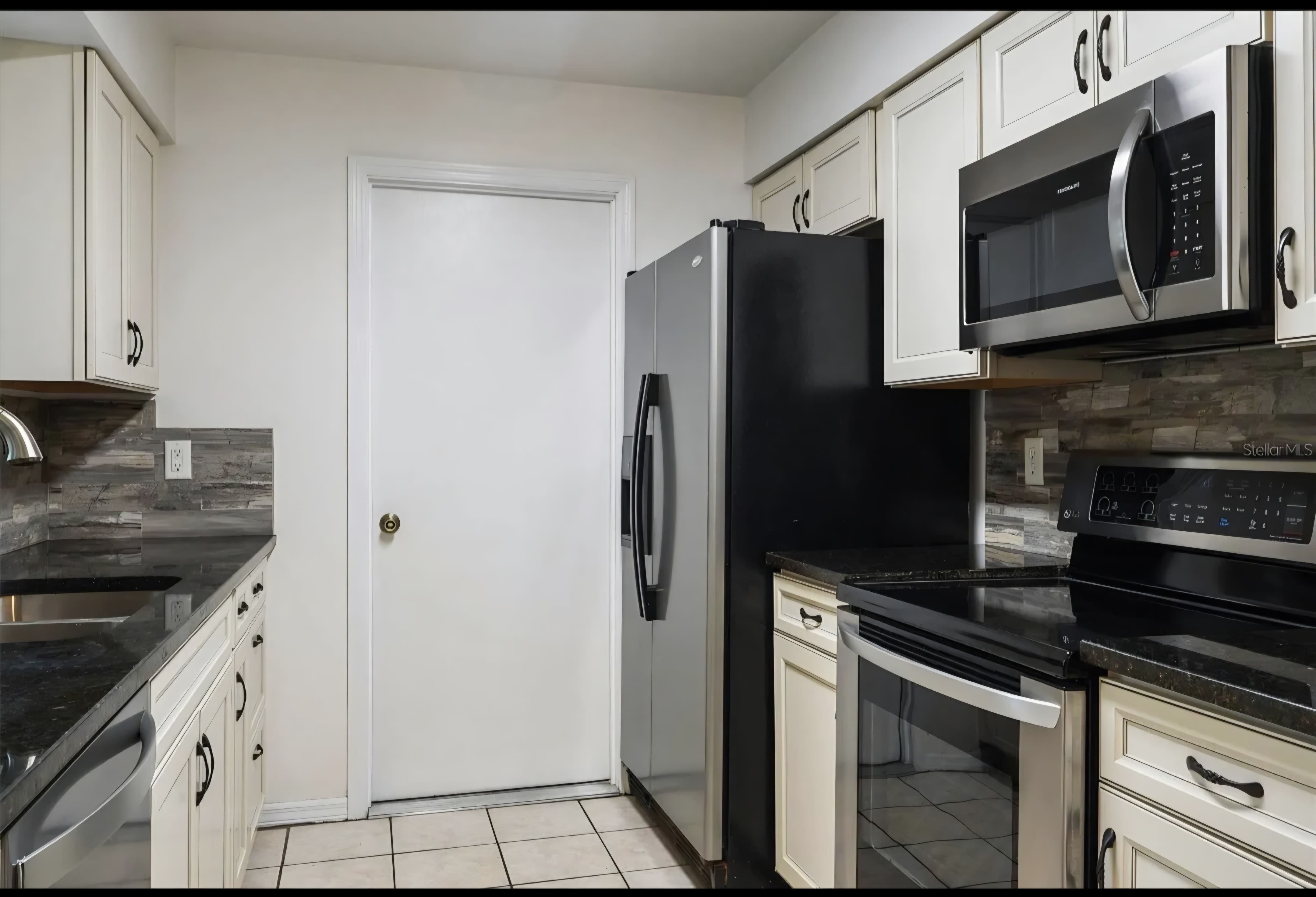 4465 Northeast 34Th Court – photo 4