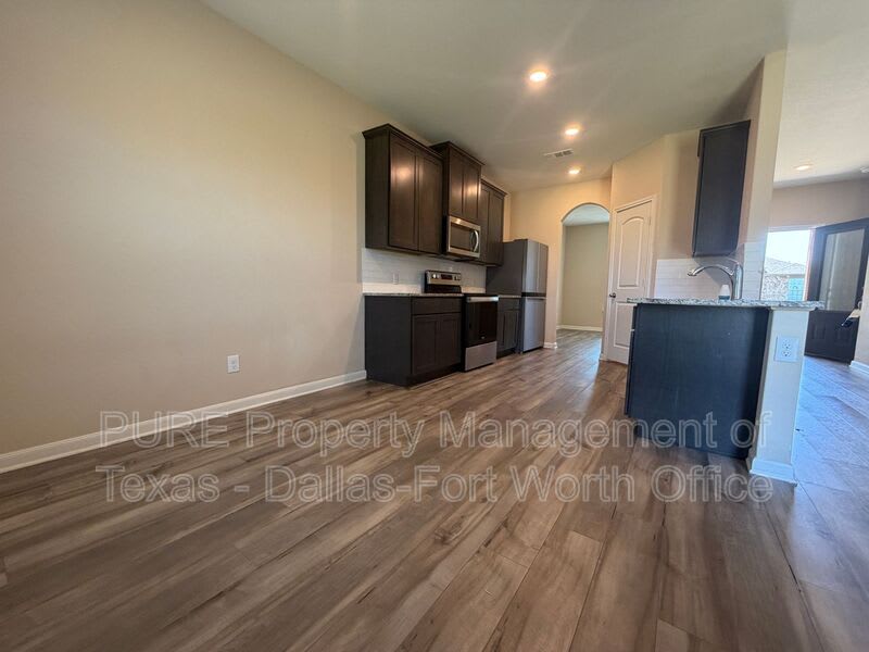 315 Honeysuckle Lane – photo 5