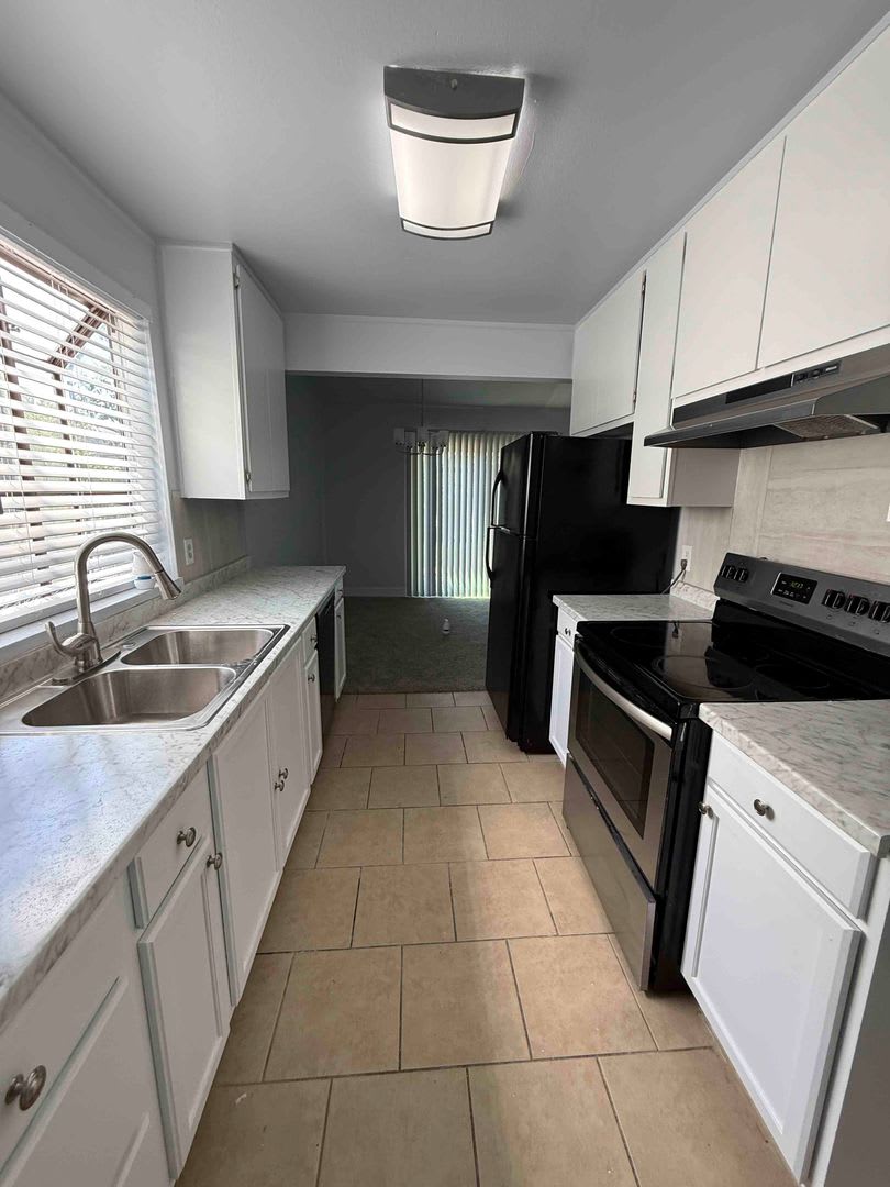 Freshly Updated 3 Bedroom 2 Bath – photo 4