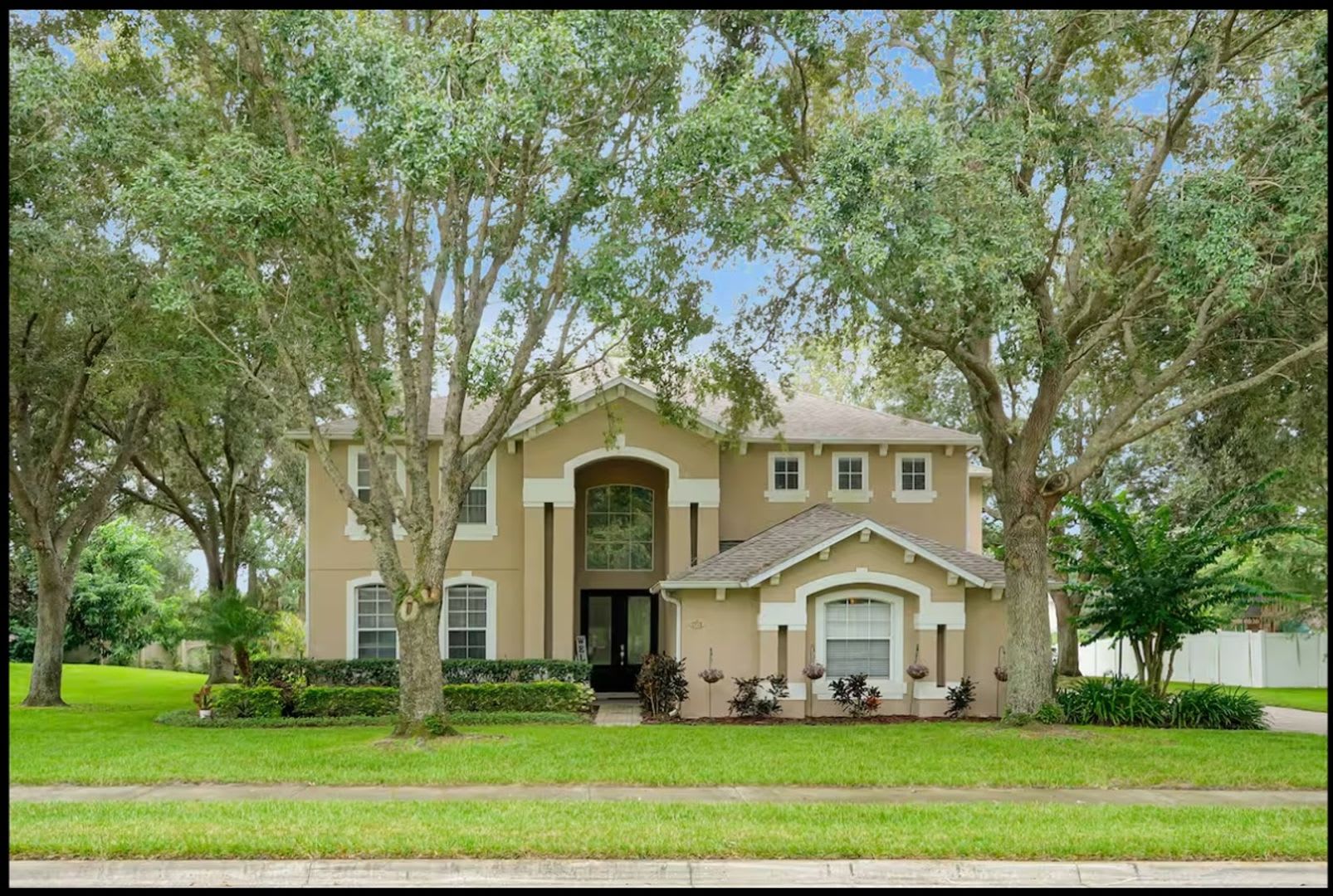 Spacious 5 Bedroom Gated Pool Home With Theater And Flexible Furnishings – photo 2