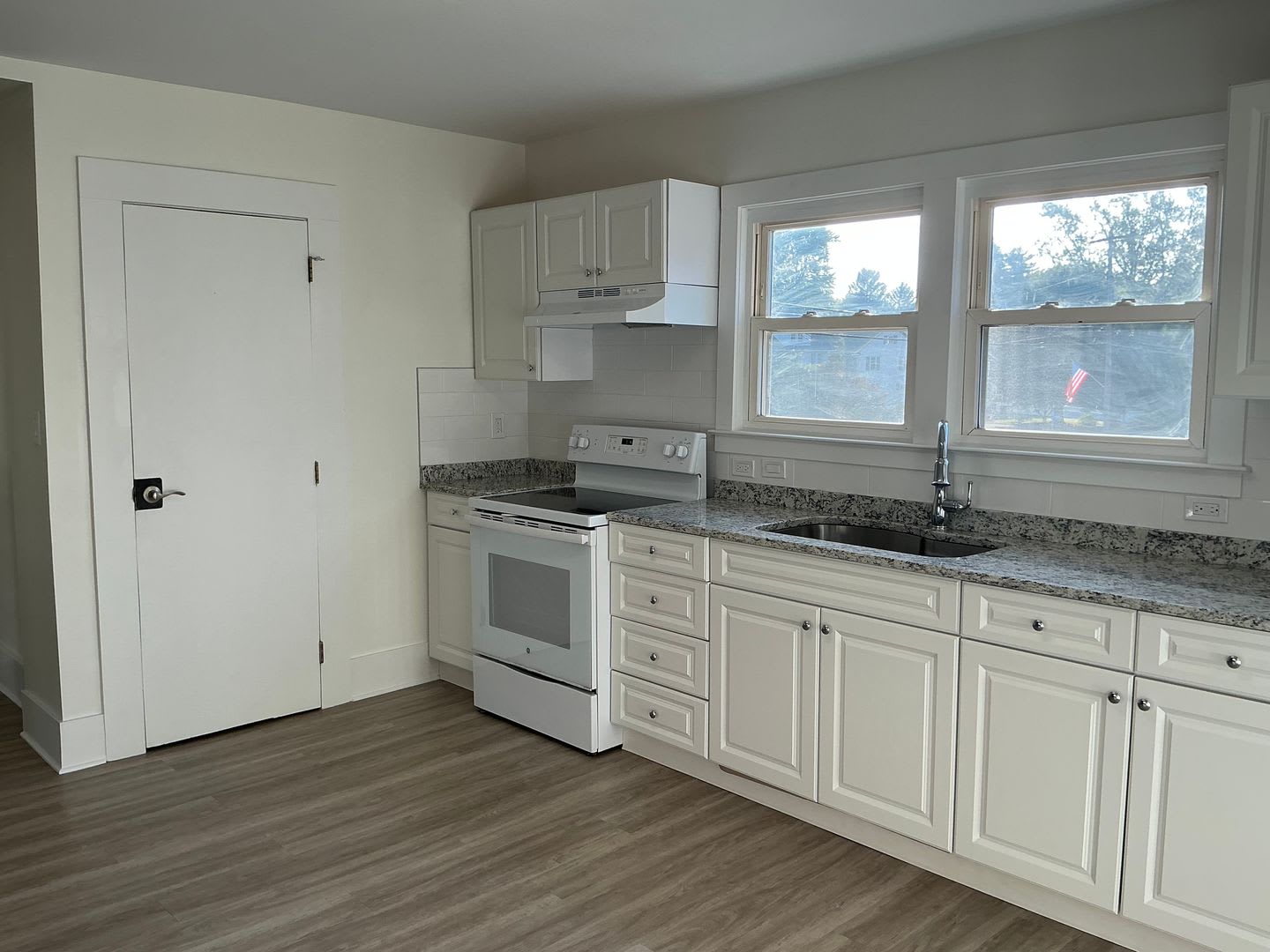 Completely remodeled 3-bedroom Home in Cromwell – photo 2