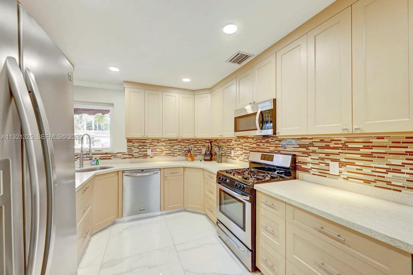 1020 N 13th Terrace, Hollywood, FL 33019 – photo 4