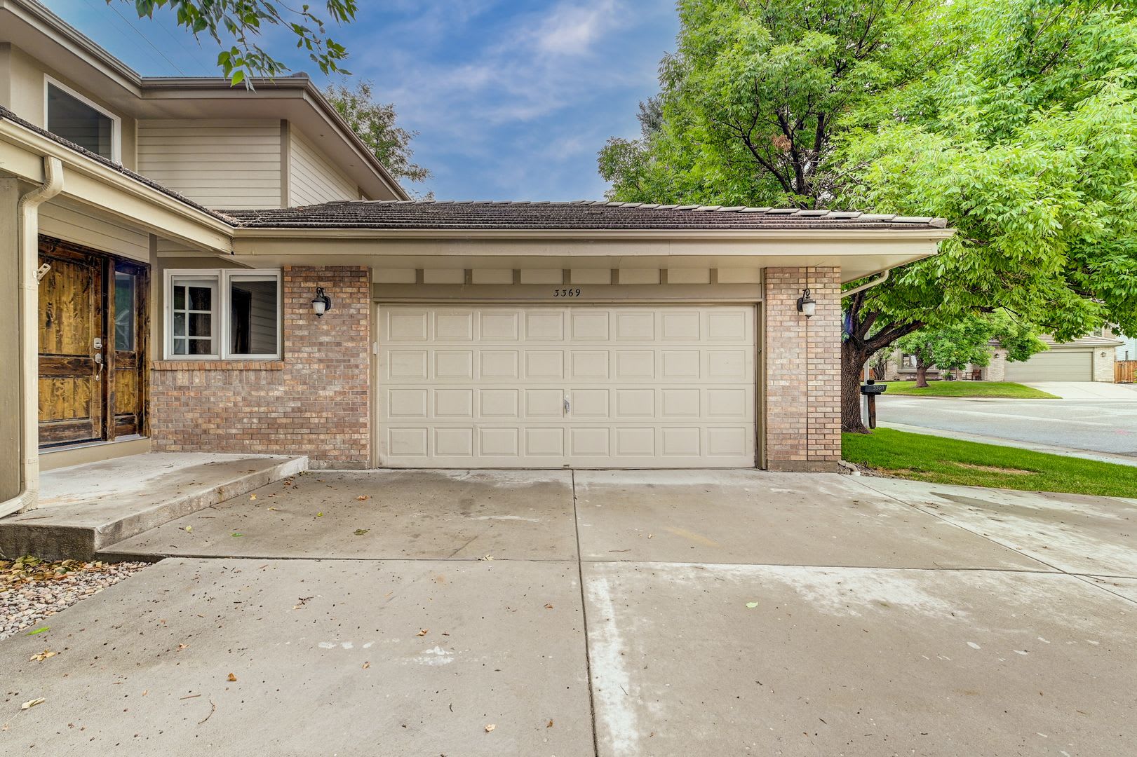 5 Bedroom 4 Bath Home With Attached 2 Car Garage – photo 2