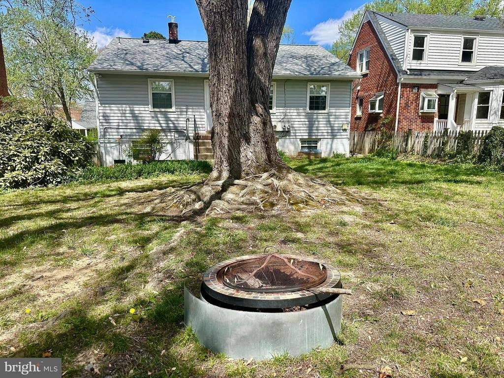 1316 Rowe Street – photo 5