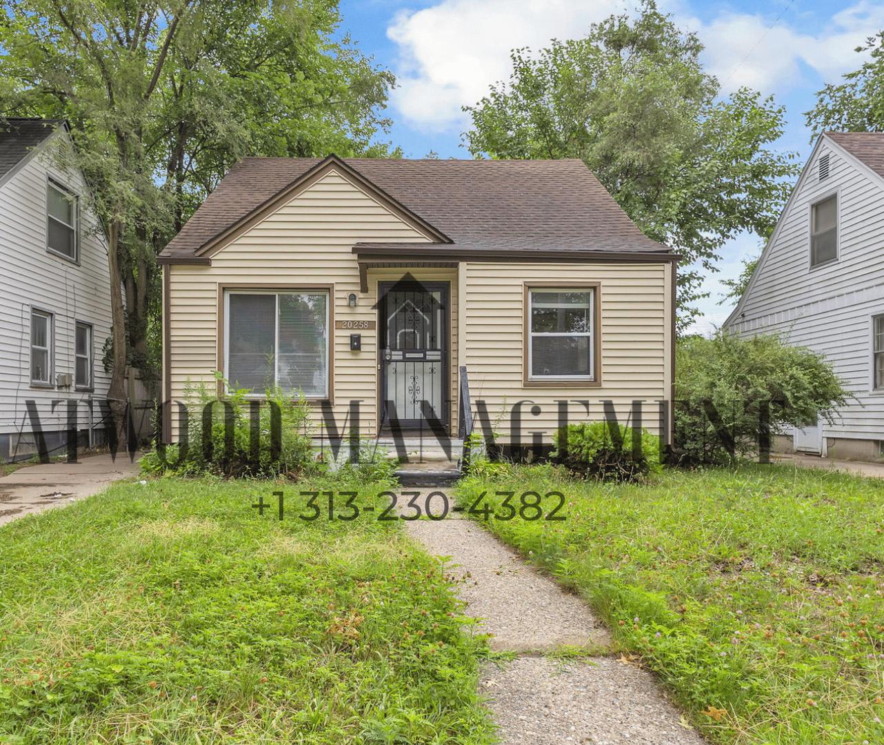 This beautifully updated 3-bedroom, 1-bath single-family home is ready for move-in! – photo 1