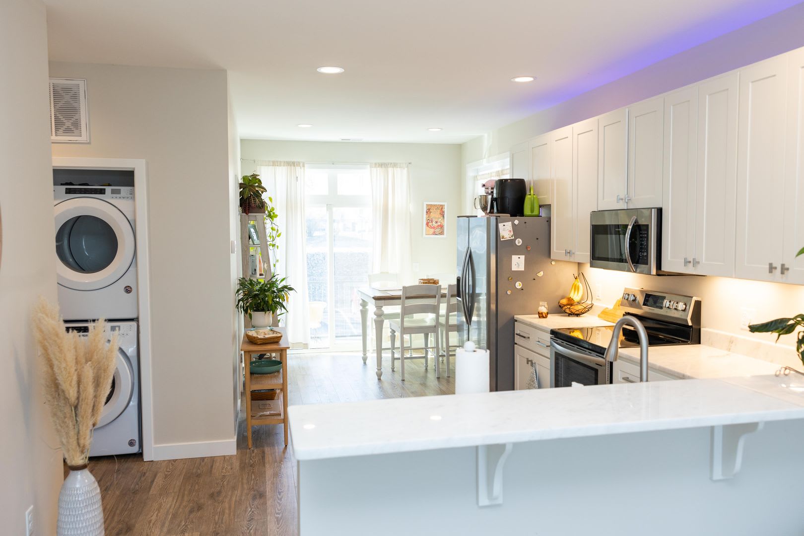Modern Downtown Townhouse for Rent – photo 3
