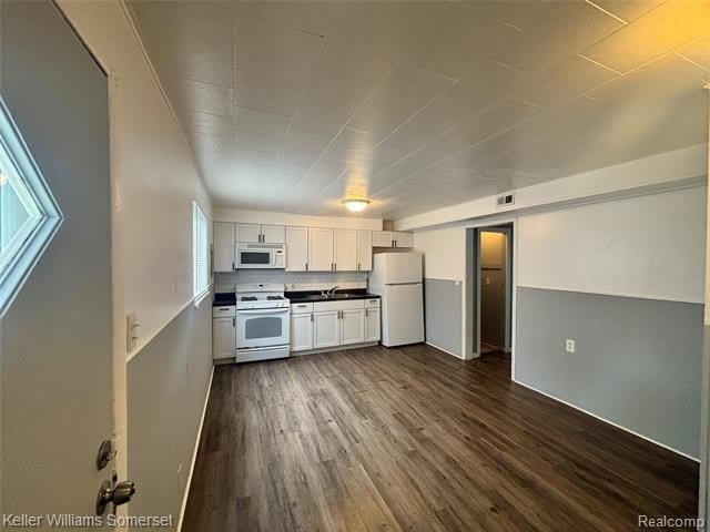 32057 Cheboygan Court – photo 5