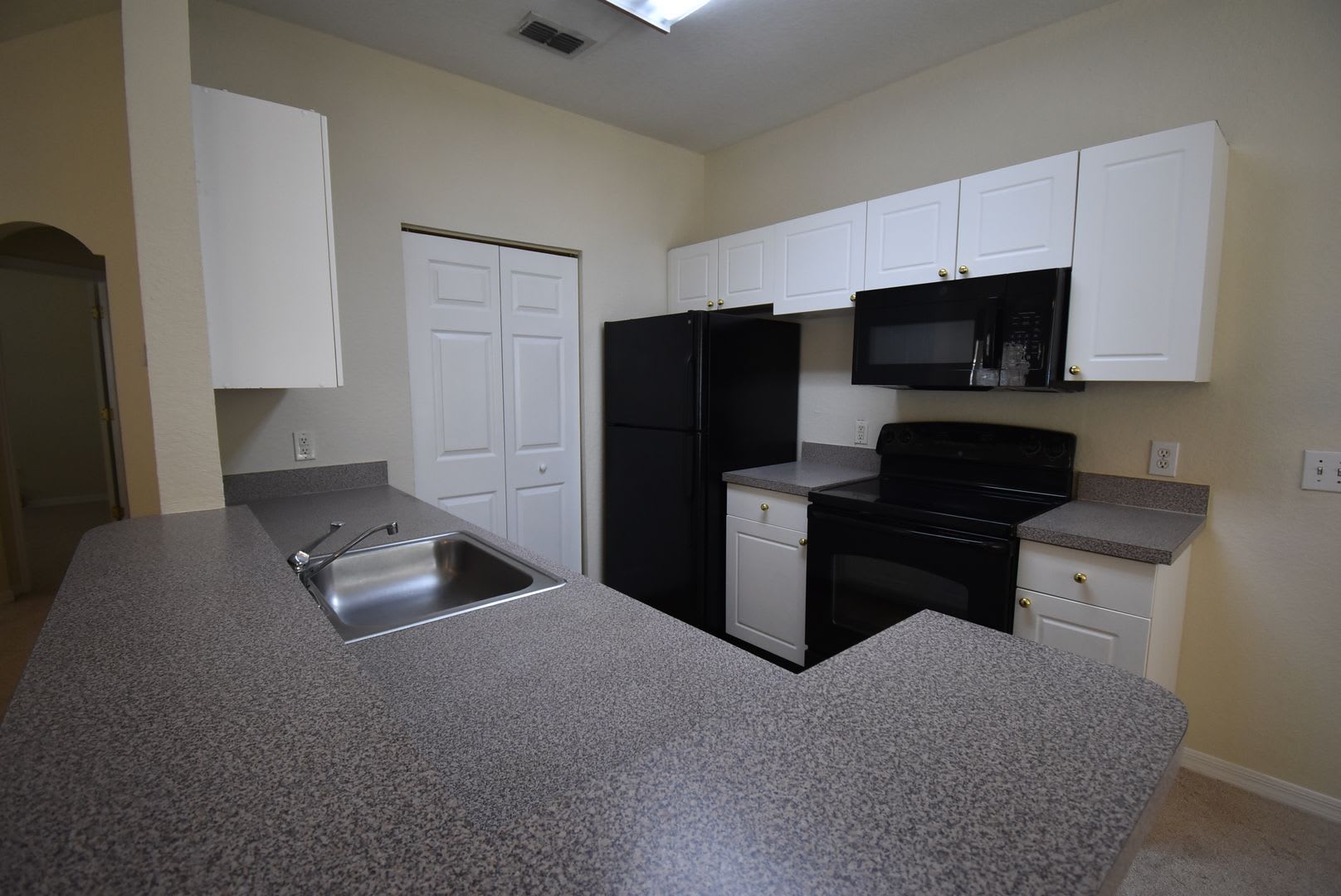 1/1-Crescent Place at Lake Lotus! AVAILABLE NOW! – photo 4