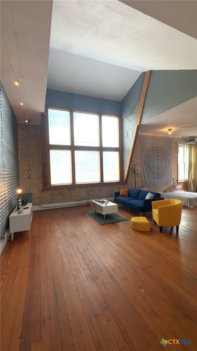 103 W Walnut Street – photo 4