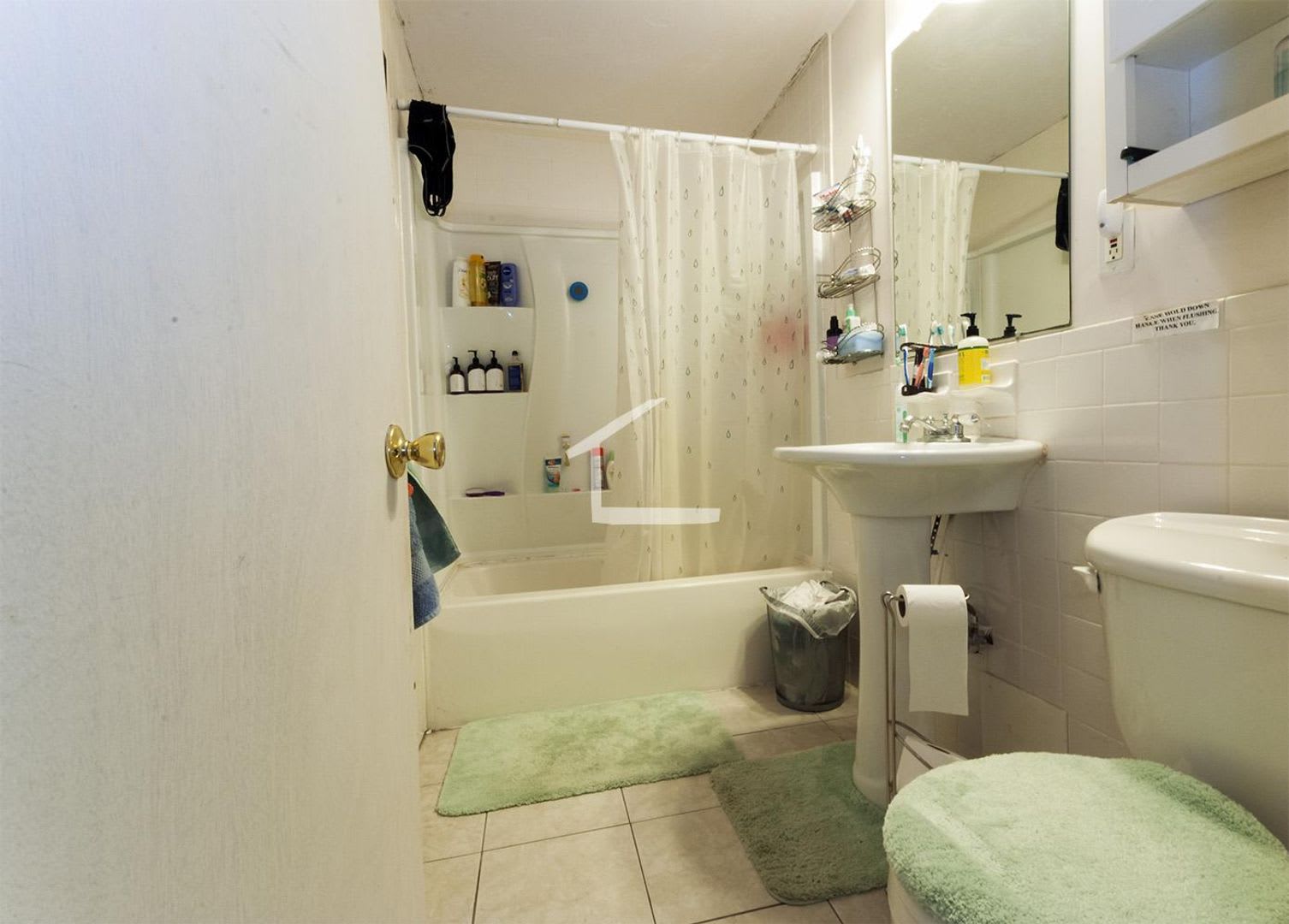 Nice, inexpensive 3 bed for the upcoming school year! – photo 3
