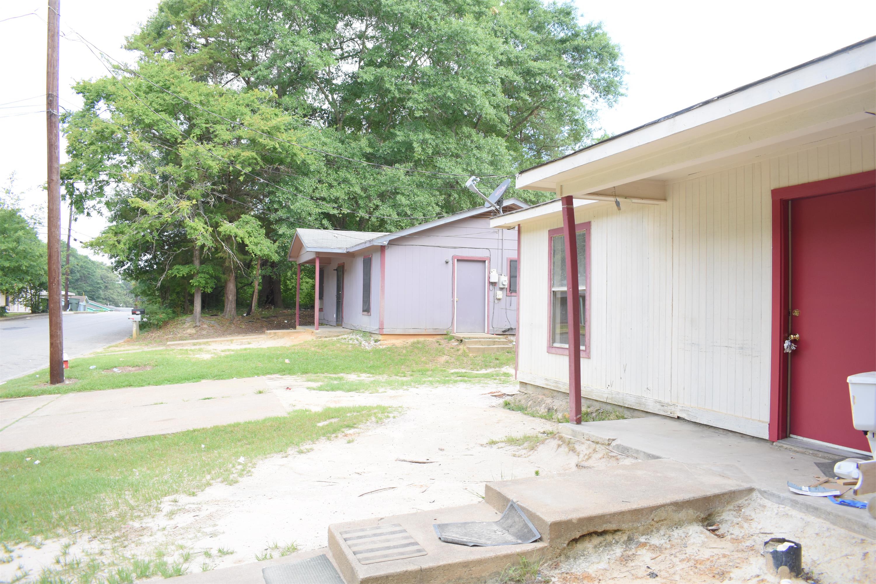 2005 Railroad St. – photo 1