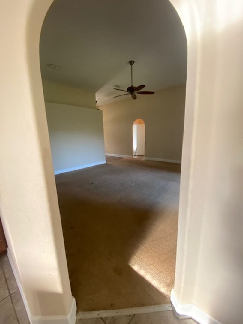 Like-New 4/2/2 with Screened-In Porch & New Carpet! – photo 4
