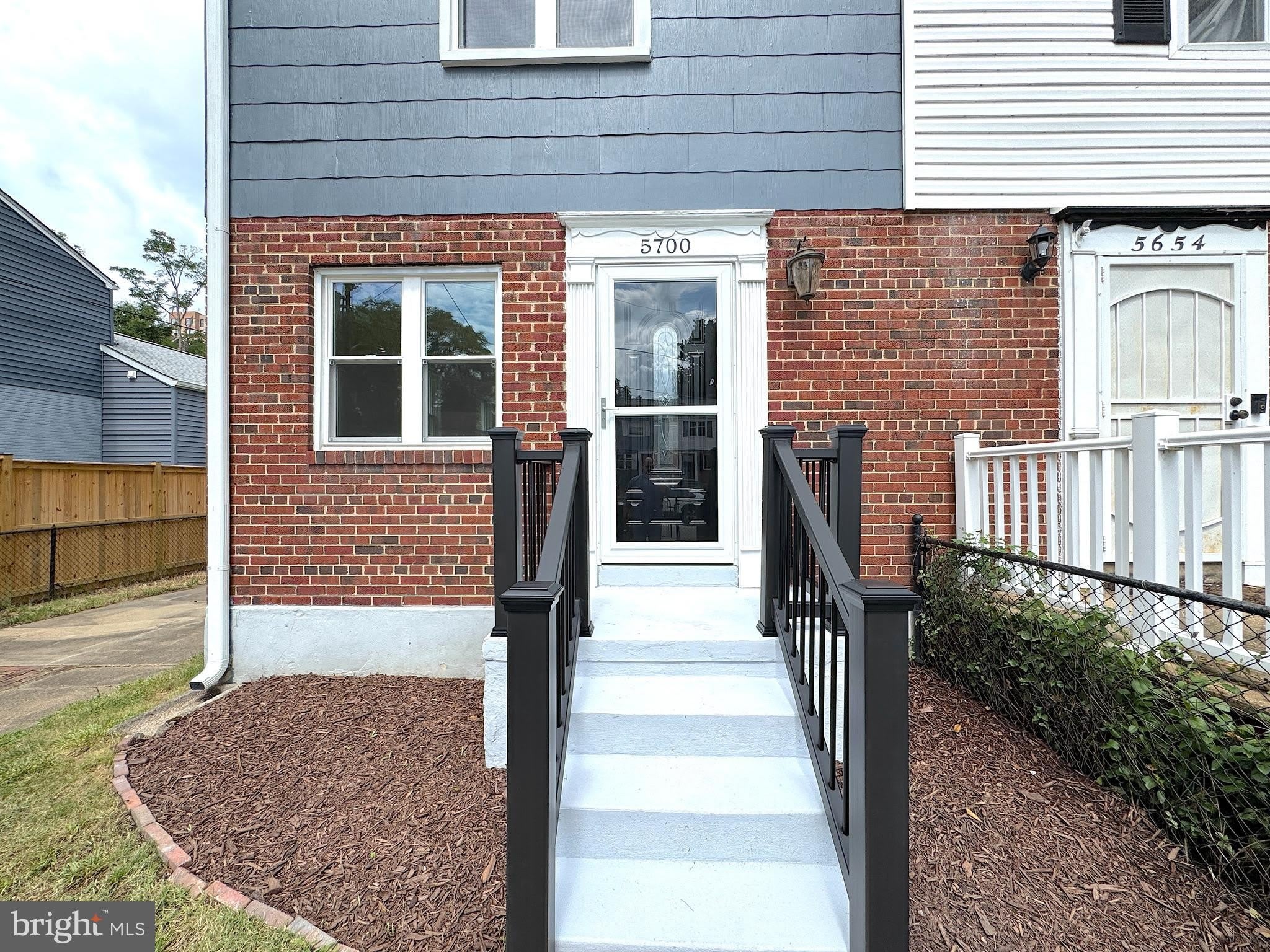 5700 FENWICK Drive – photo 4