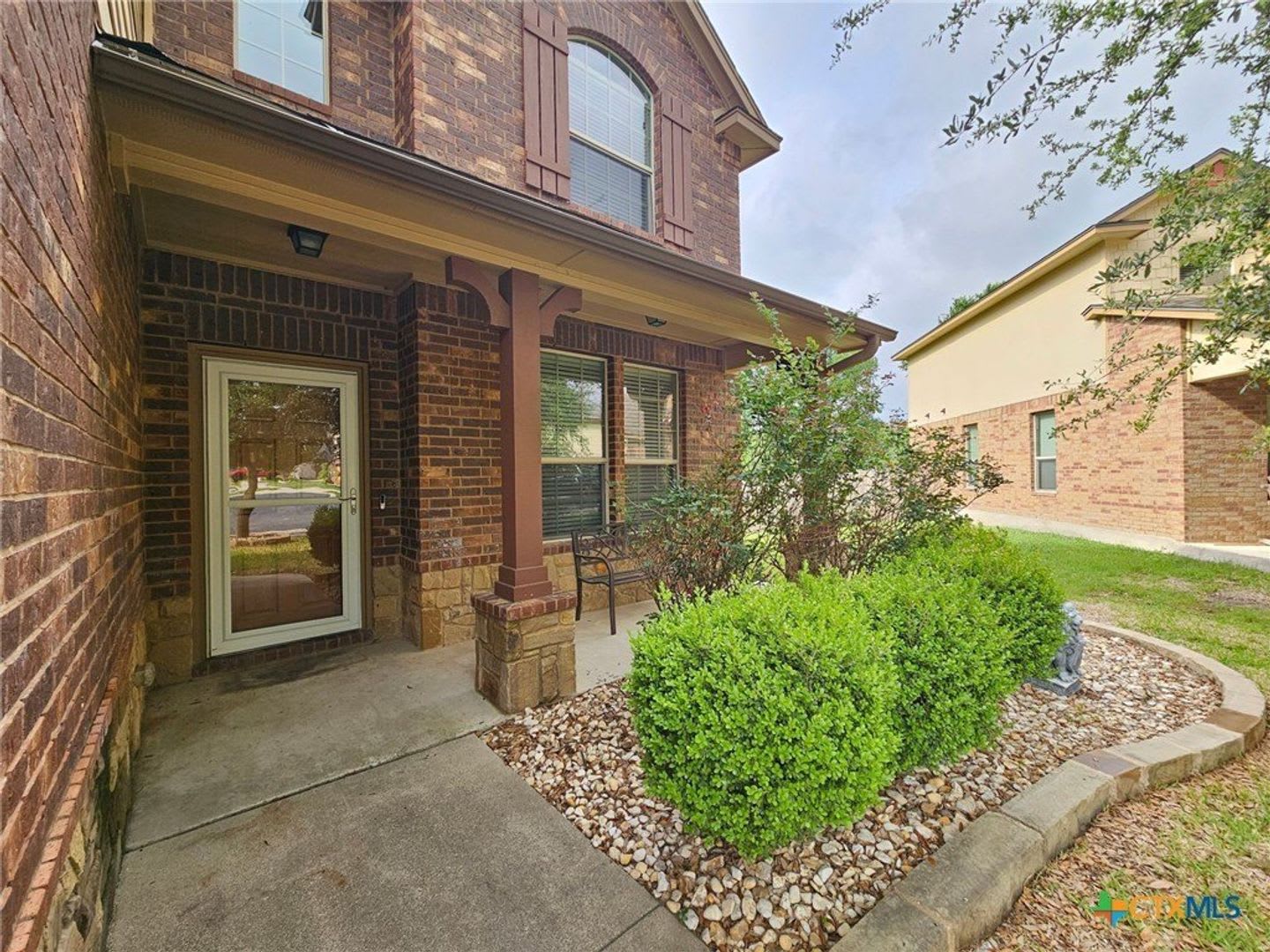 AVAILABLE NOW & READY FOR MOVE-IN – photo 2