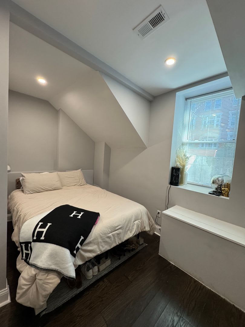 Fully Modern 4-bed, 2-bath in Brookline for 9/1 – photo 3