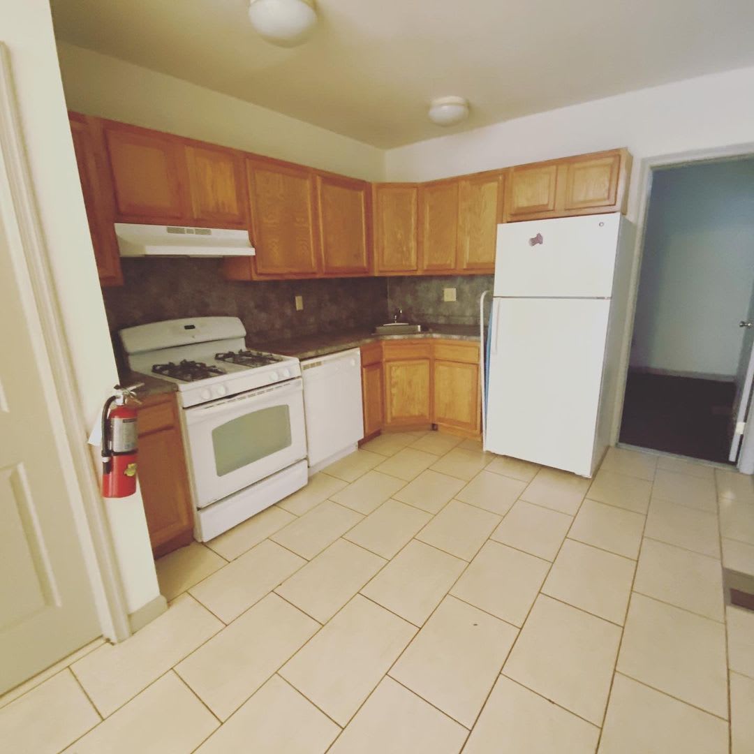 4 Bedroom House steps from Temple University – photo 2