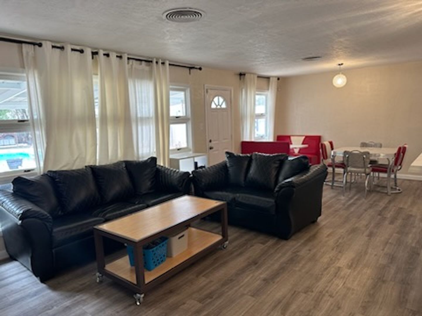 3 Bed 2 Bath Home With Pool – photo 4