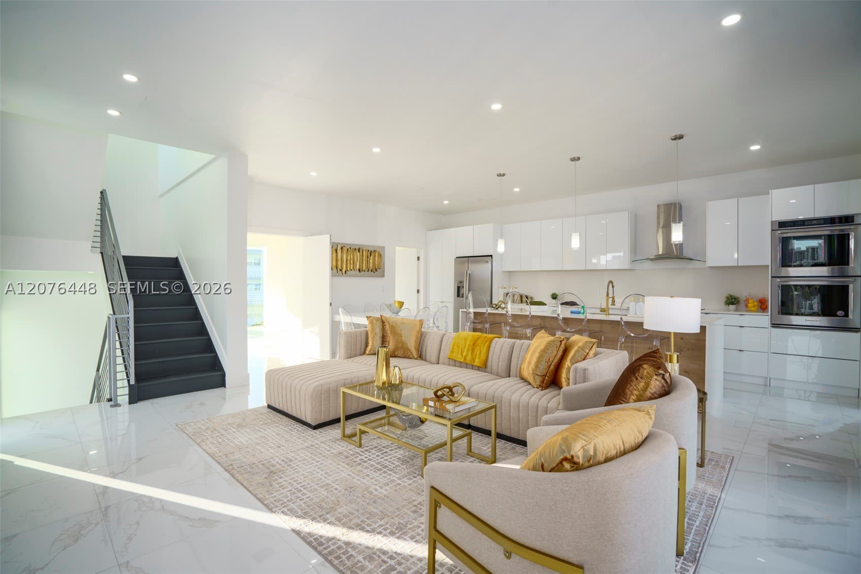 1000 N Riverside Dr – photo 2