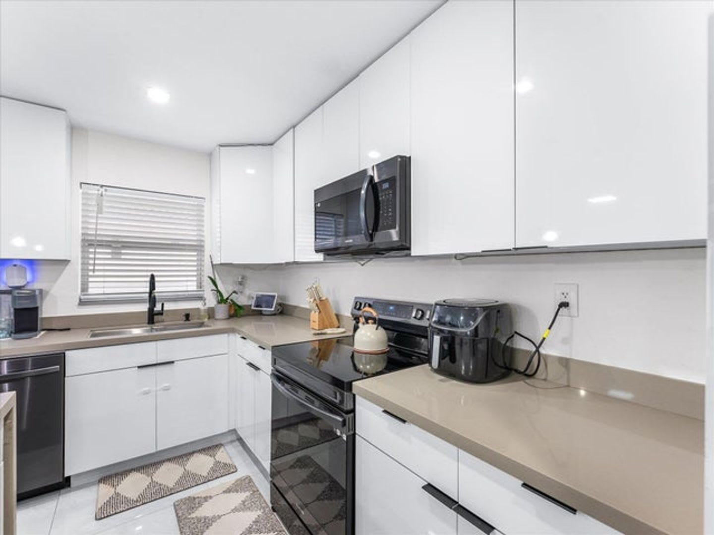 2848 NW 9th Place, Fort Lauderdale, FL 33311 – photo 2