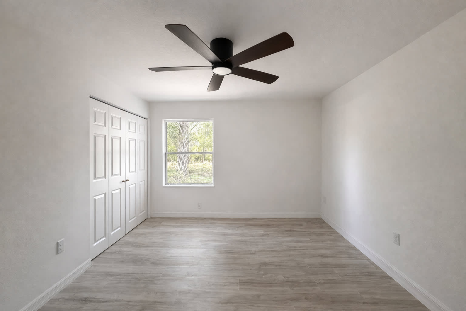 502 NW Crystal St – photo 5