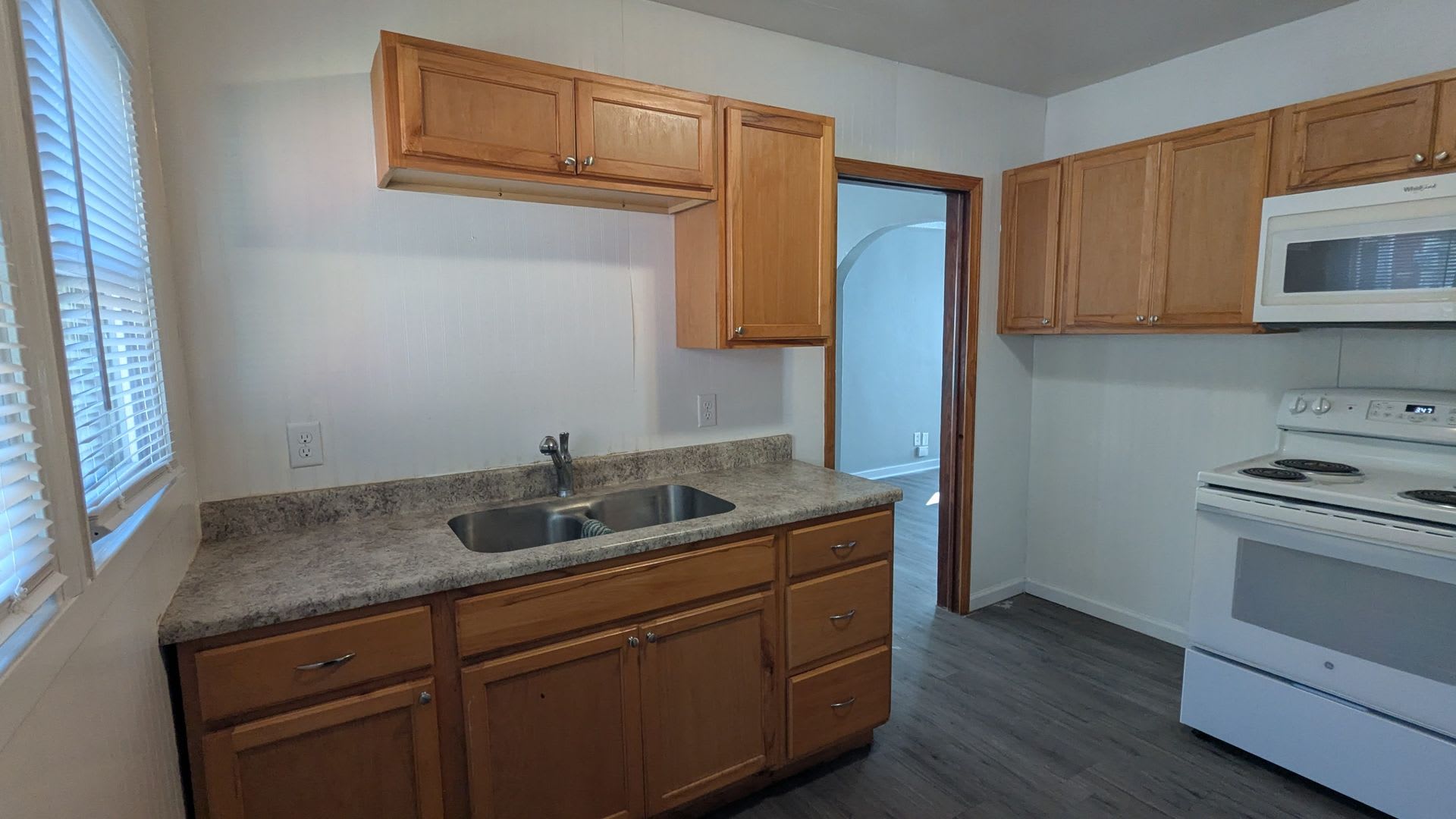 3 bedroom, 1 1/2 bath home in Waterloo – photo 2