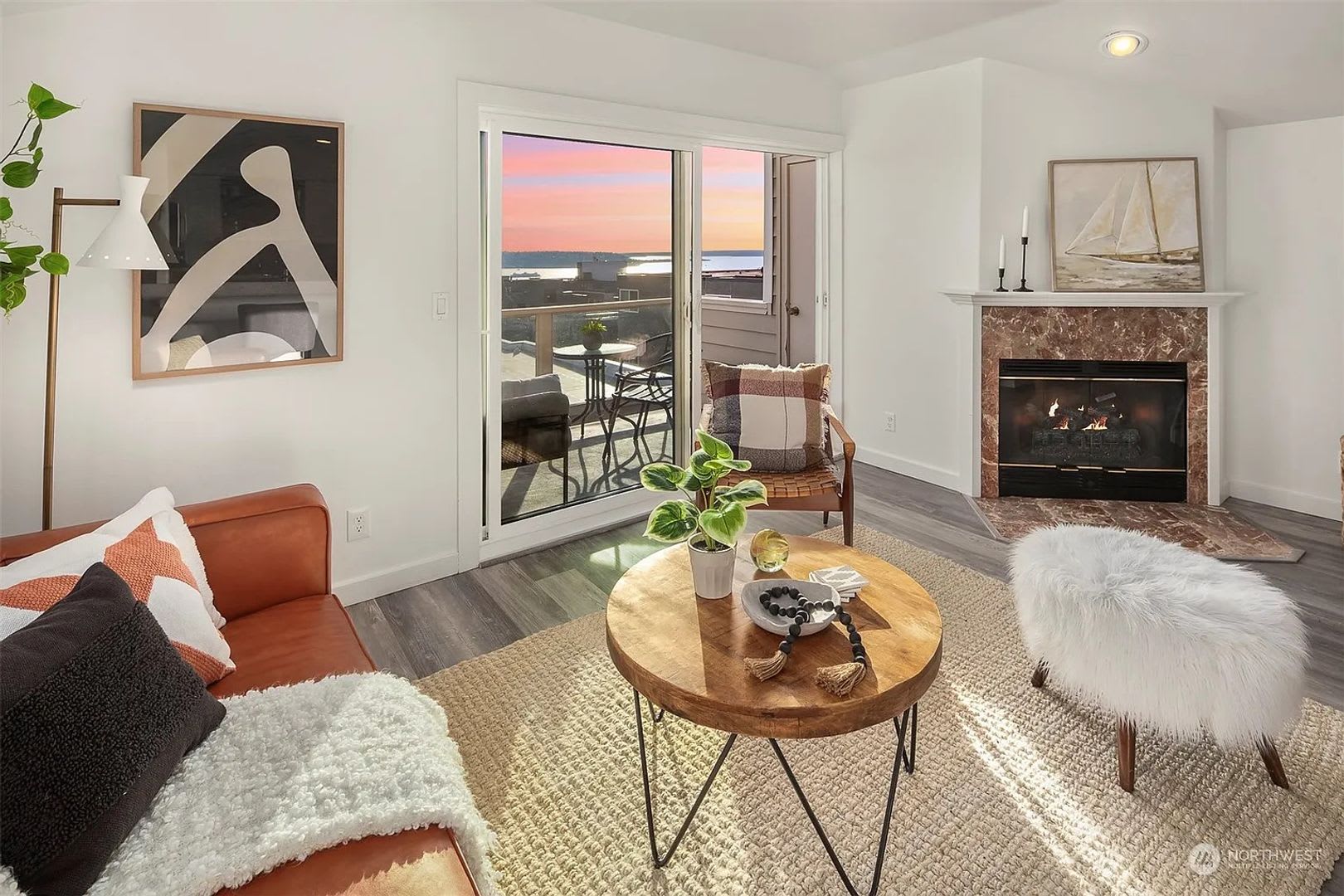 Top Floor Corner Condo With Spectacular Views Of The Space Needle Two Parking Spaces – photo 5