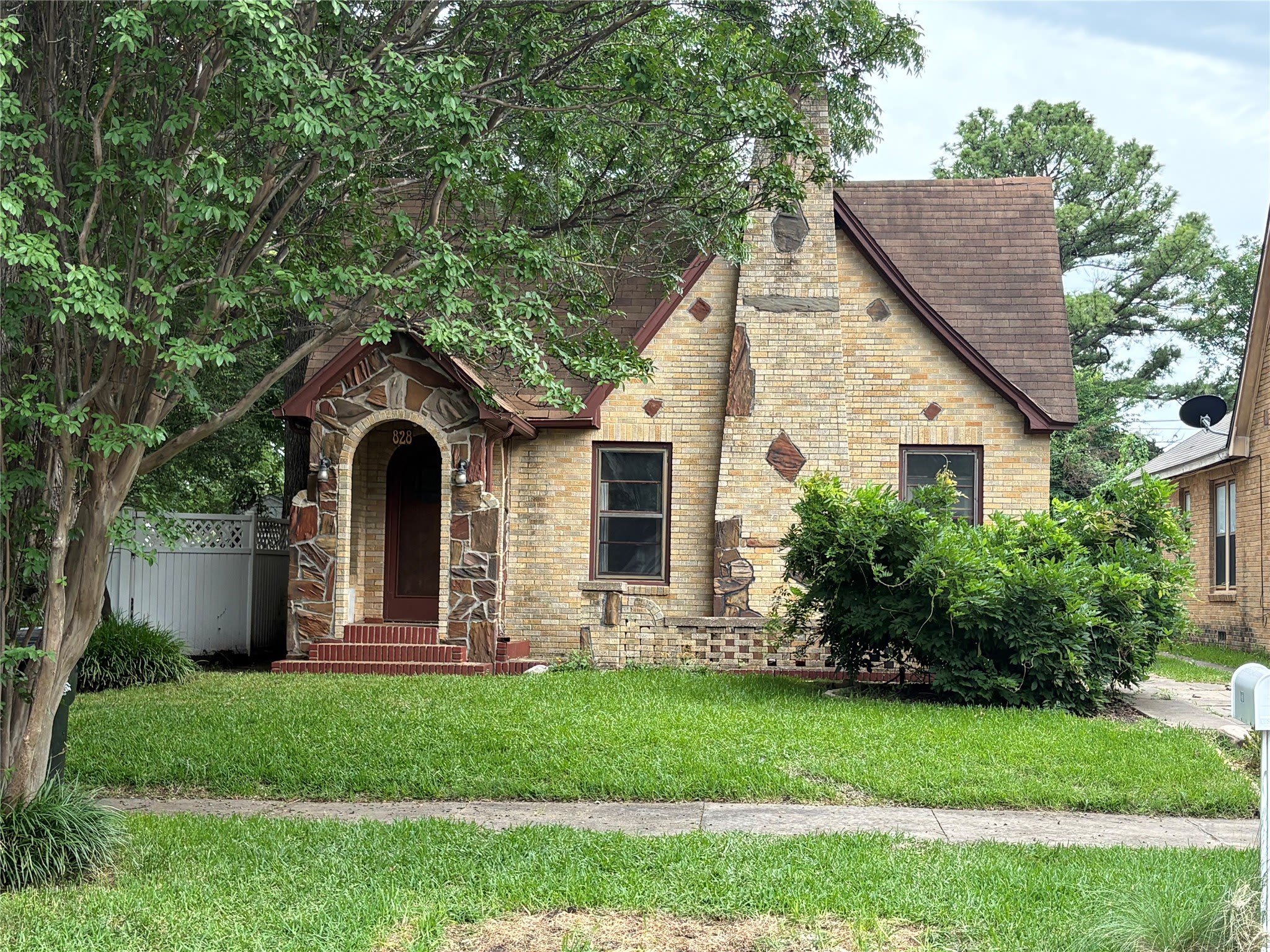 828 W Gandy Street – photo 1