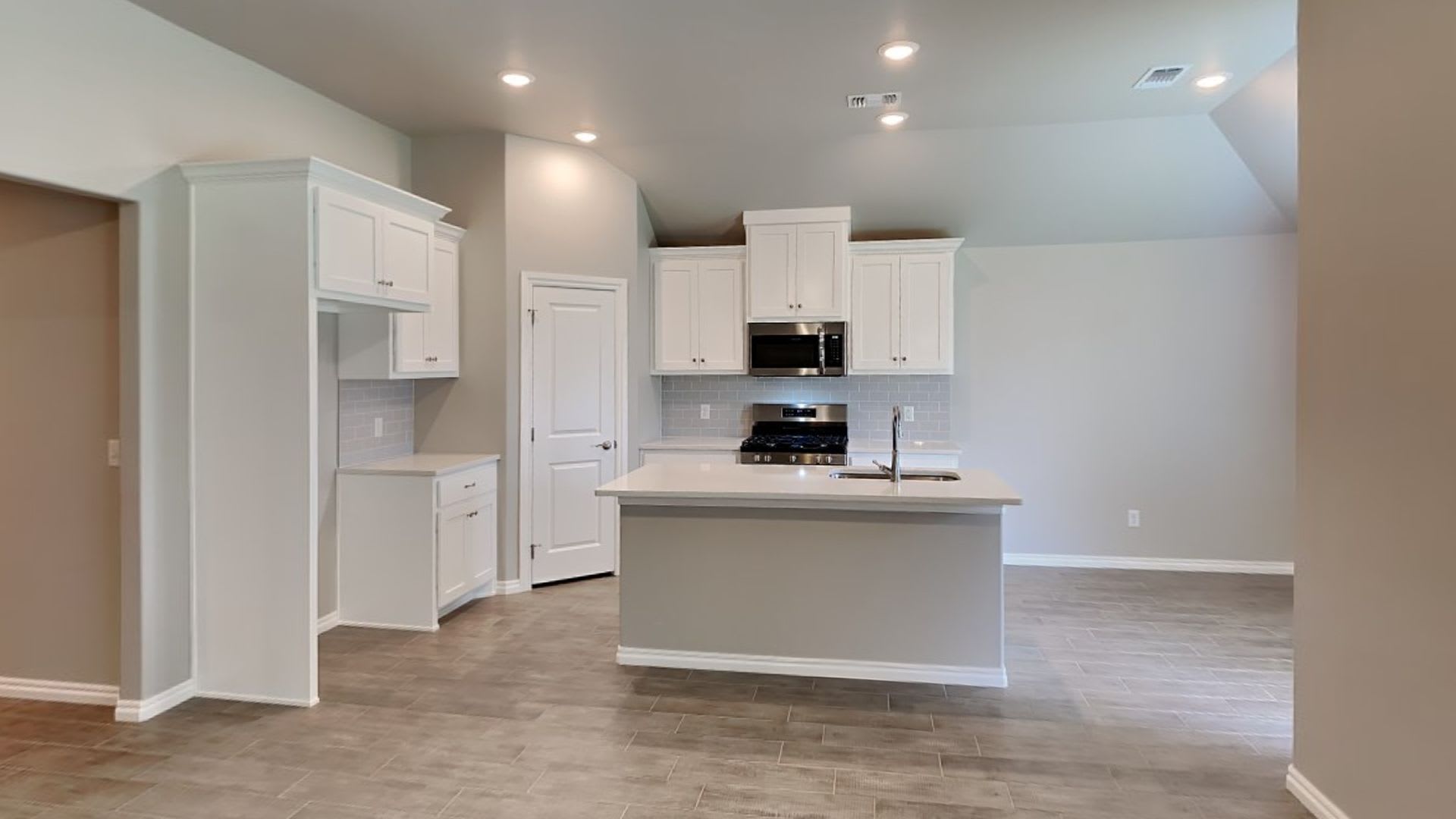 Leasing Special Luxury Brand New 3 Bedroom 2 5 Bathroom With Bonus Room In Piedmont Schools Neighborhood Park And Basketball Court – photo 5