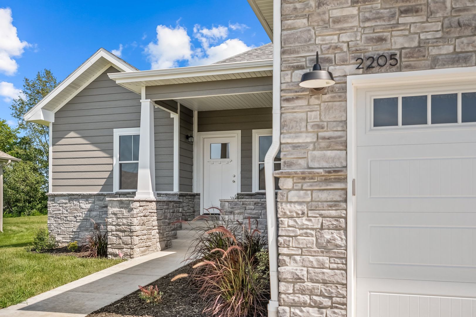 Beautifully Updated 4 Bedroom Home in Ozark, MO! – photo 4