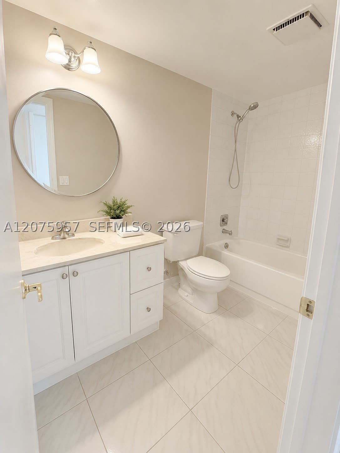 3591 Inverrary Dr – photo 4
