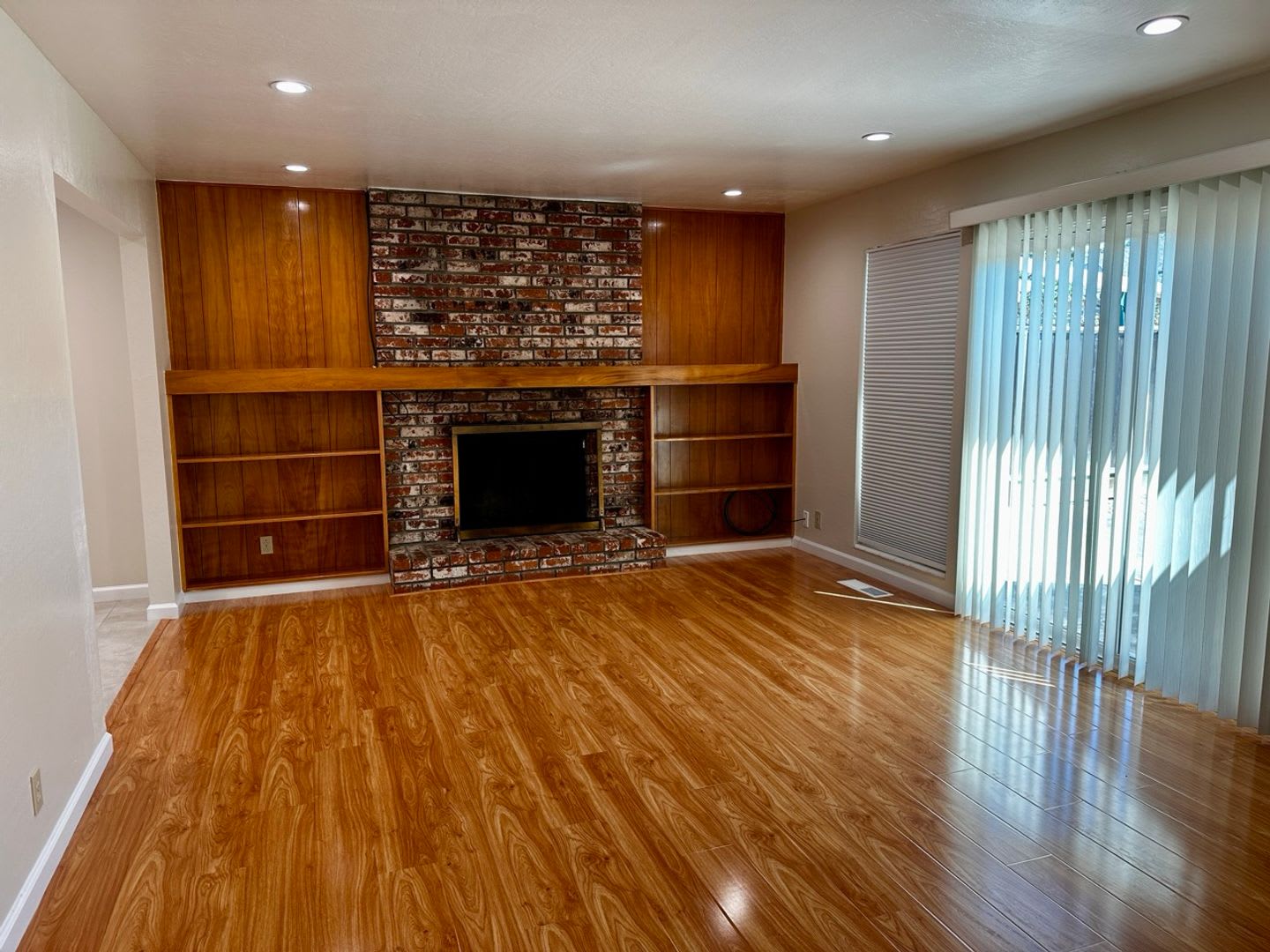 Charming 3 Bedroom, 2 Bath Duplex in Mountain View near Sylvan Park – photo 4