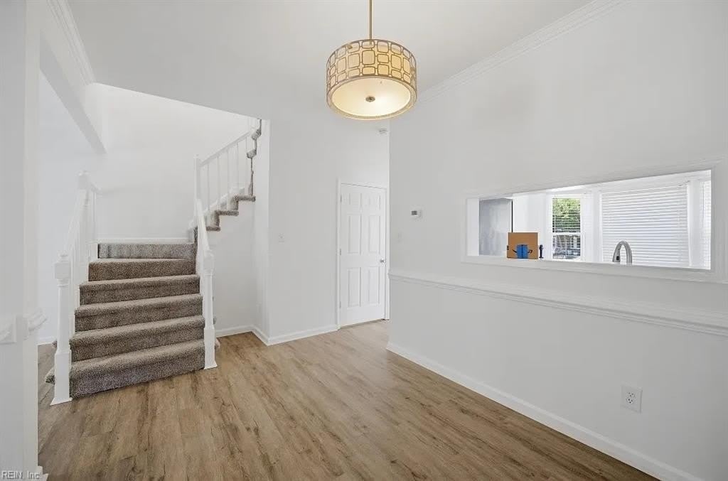 748 Creekside Crescent – photo 4