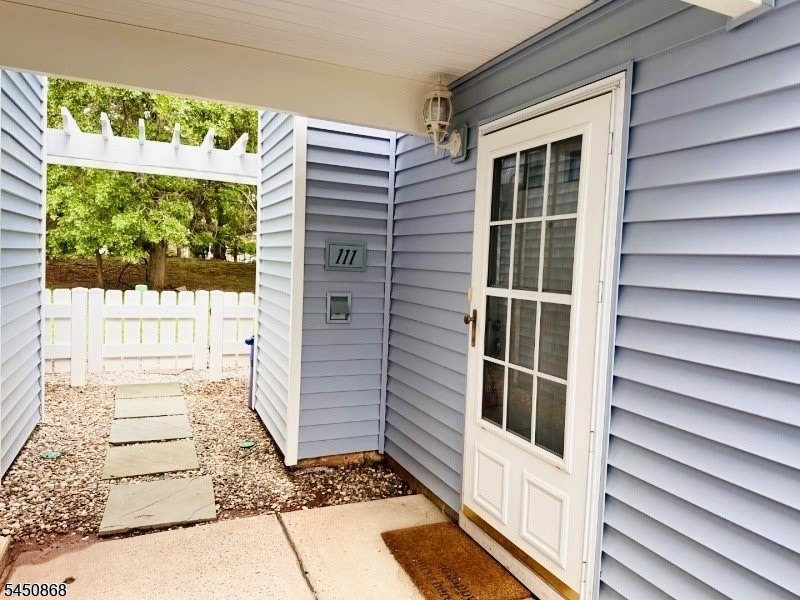 111 Almond Dr – photo 3