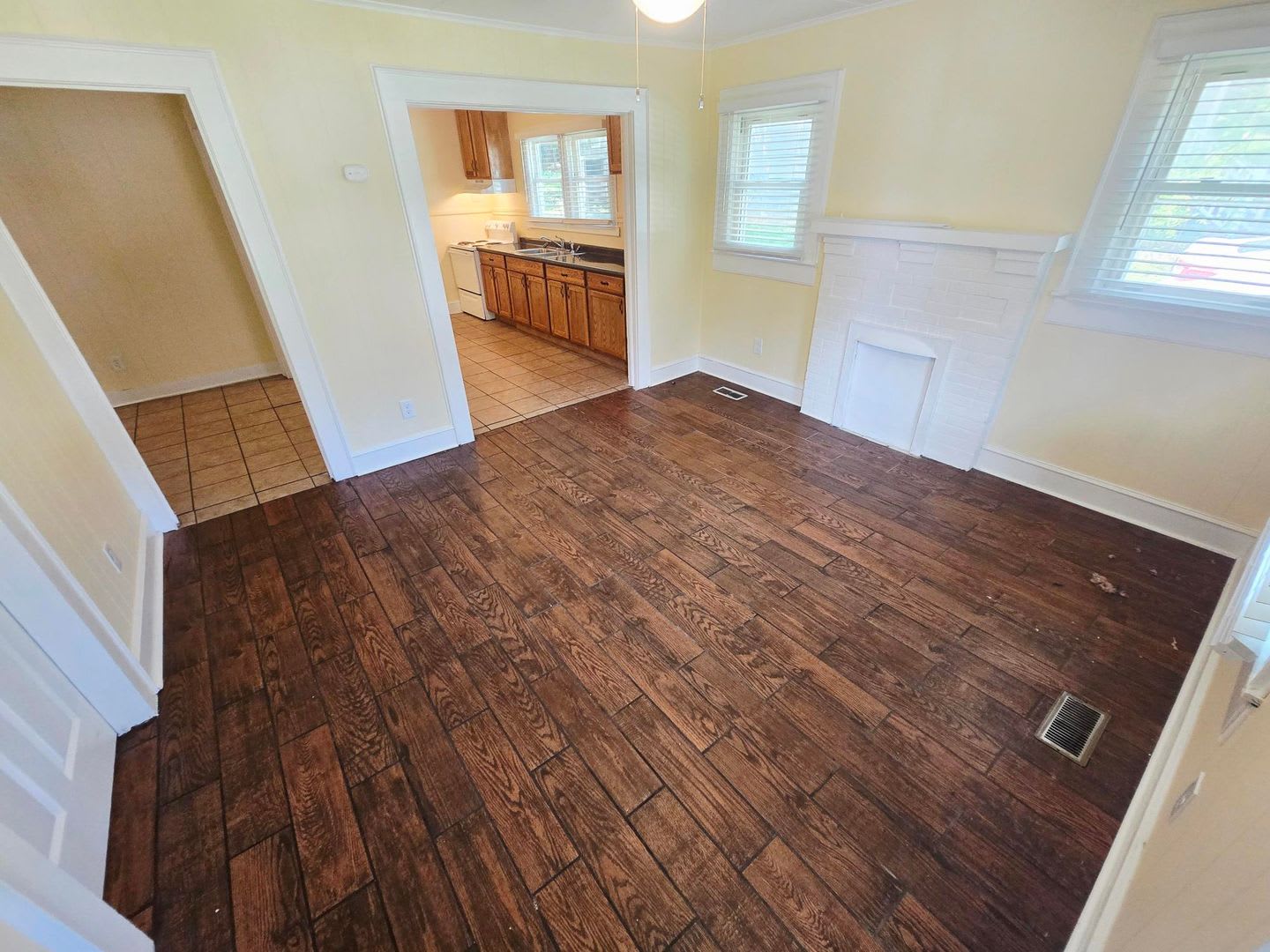 Charming 2 Bedroom Home for Rent in Burlington – photo 4