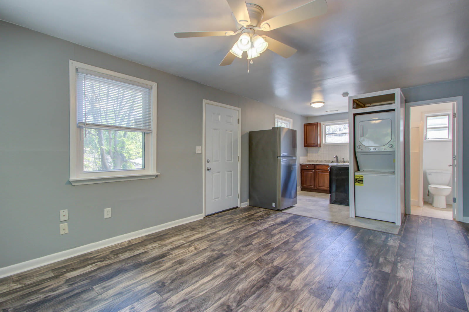 1833 Orangeburg Street – photo 1