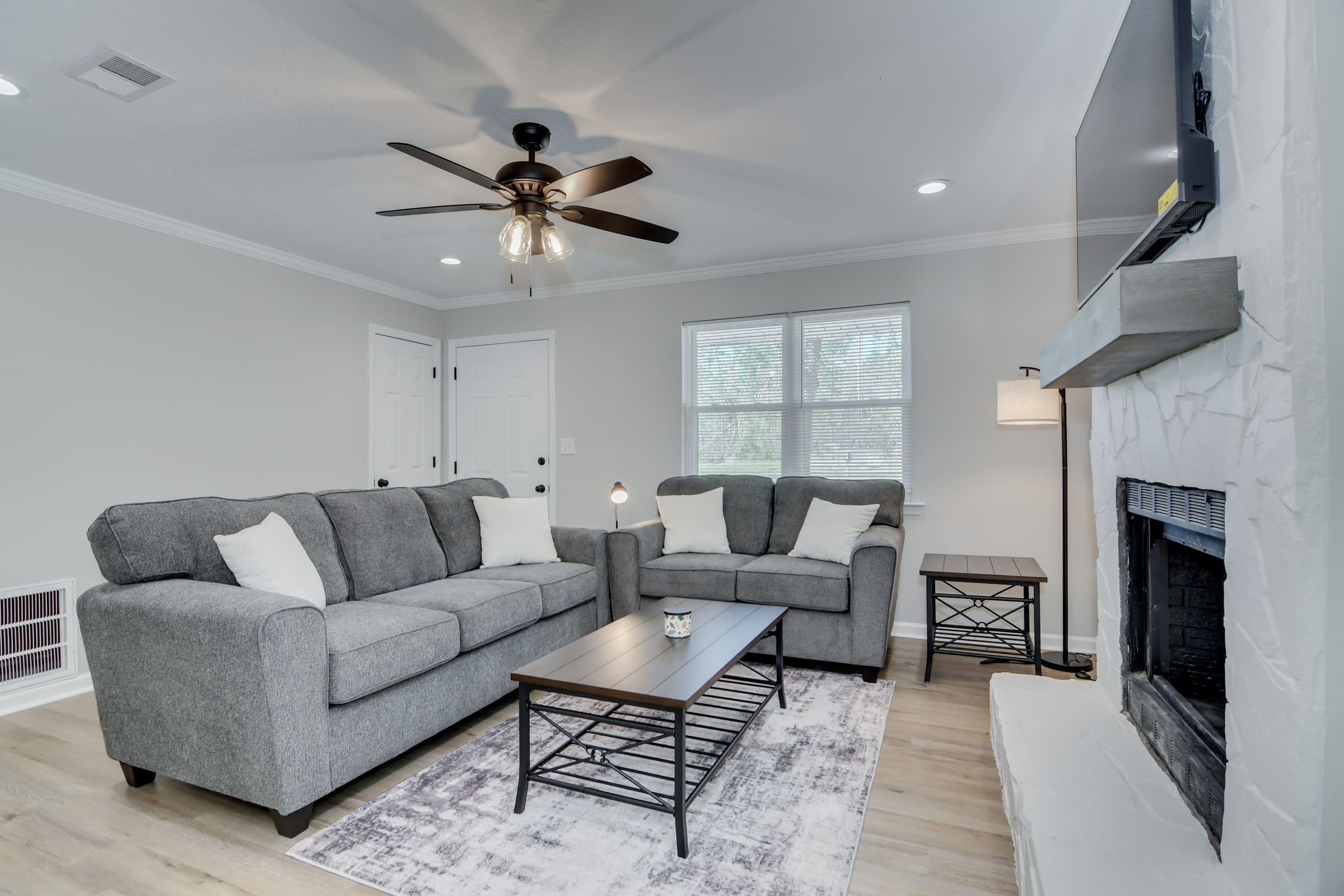 4312 Windsor Spring Road – photo 3