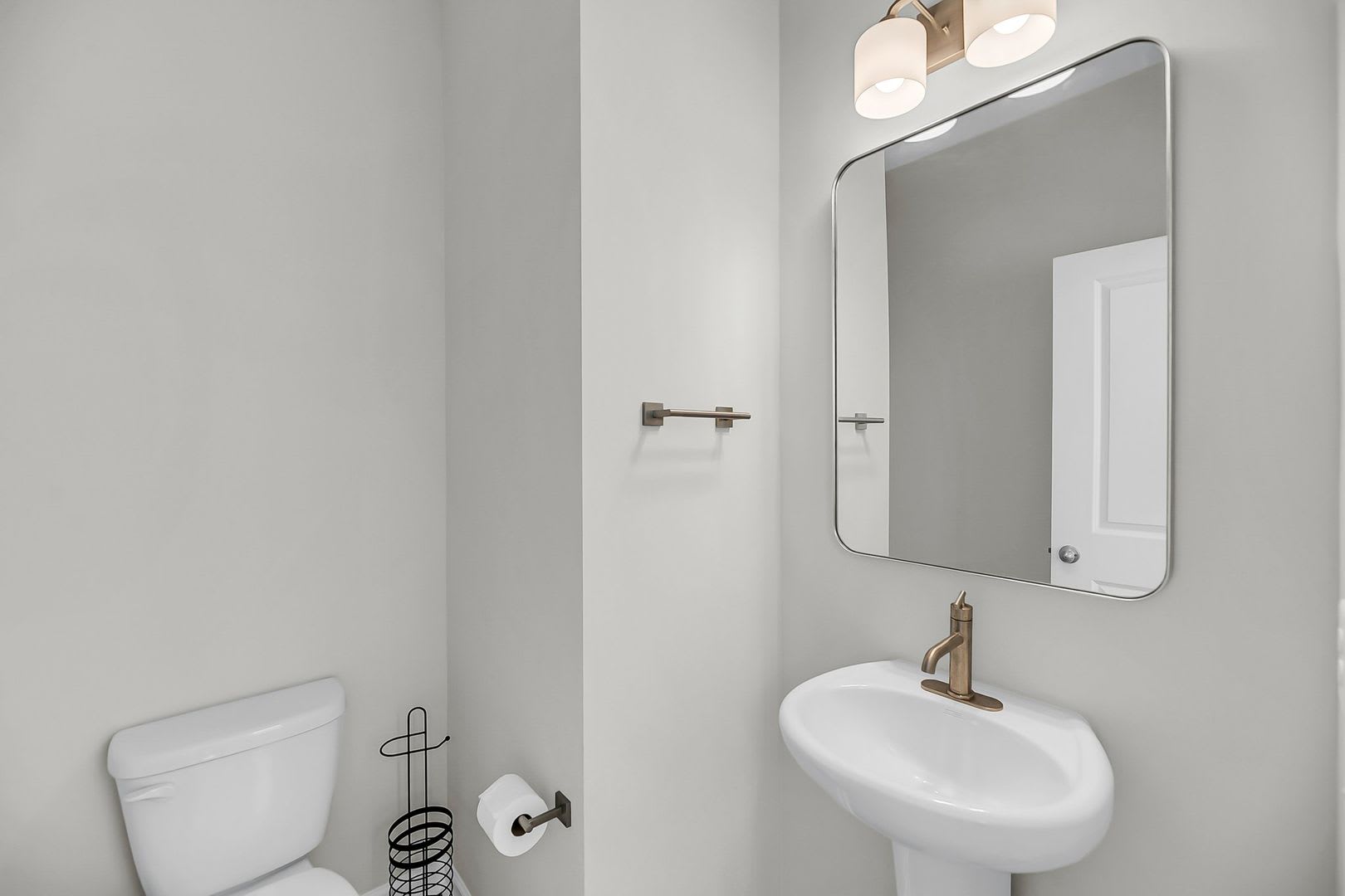 Beautiful 3 bedroom 2.5 bathroom two story home available in North Charleston! – photo 5