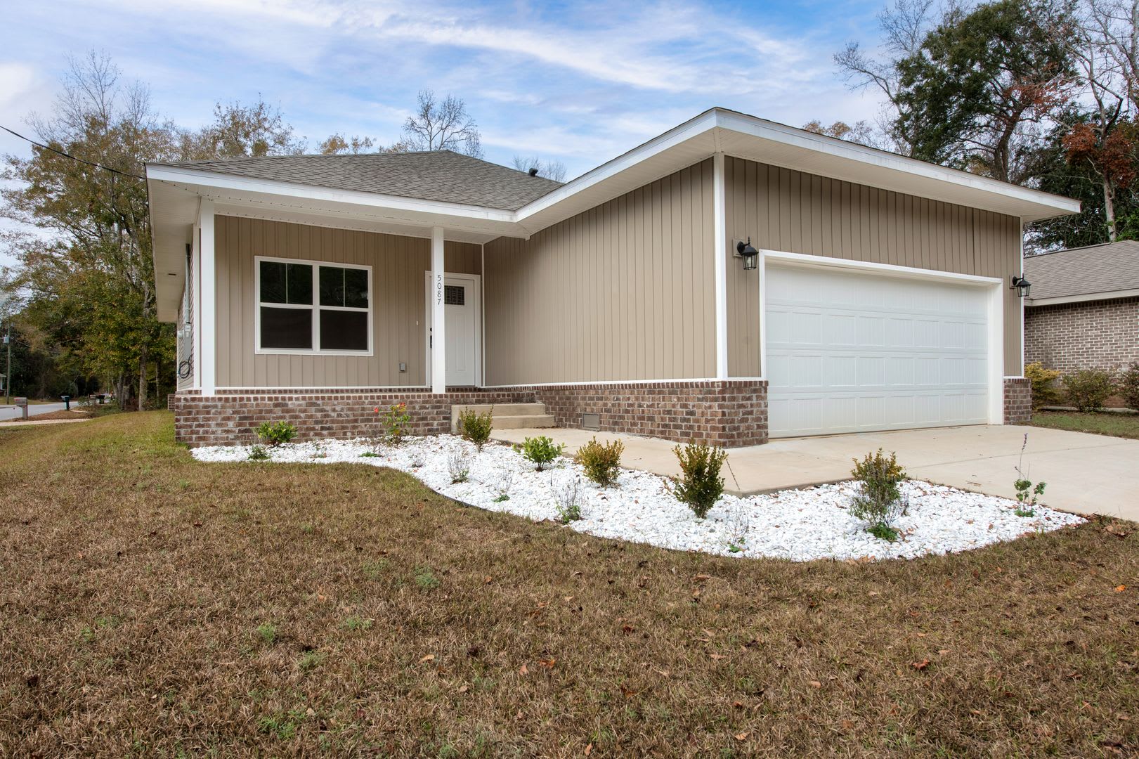 Welcome Home to Coastal Comfort in Milton! – photo 5